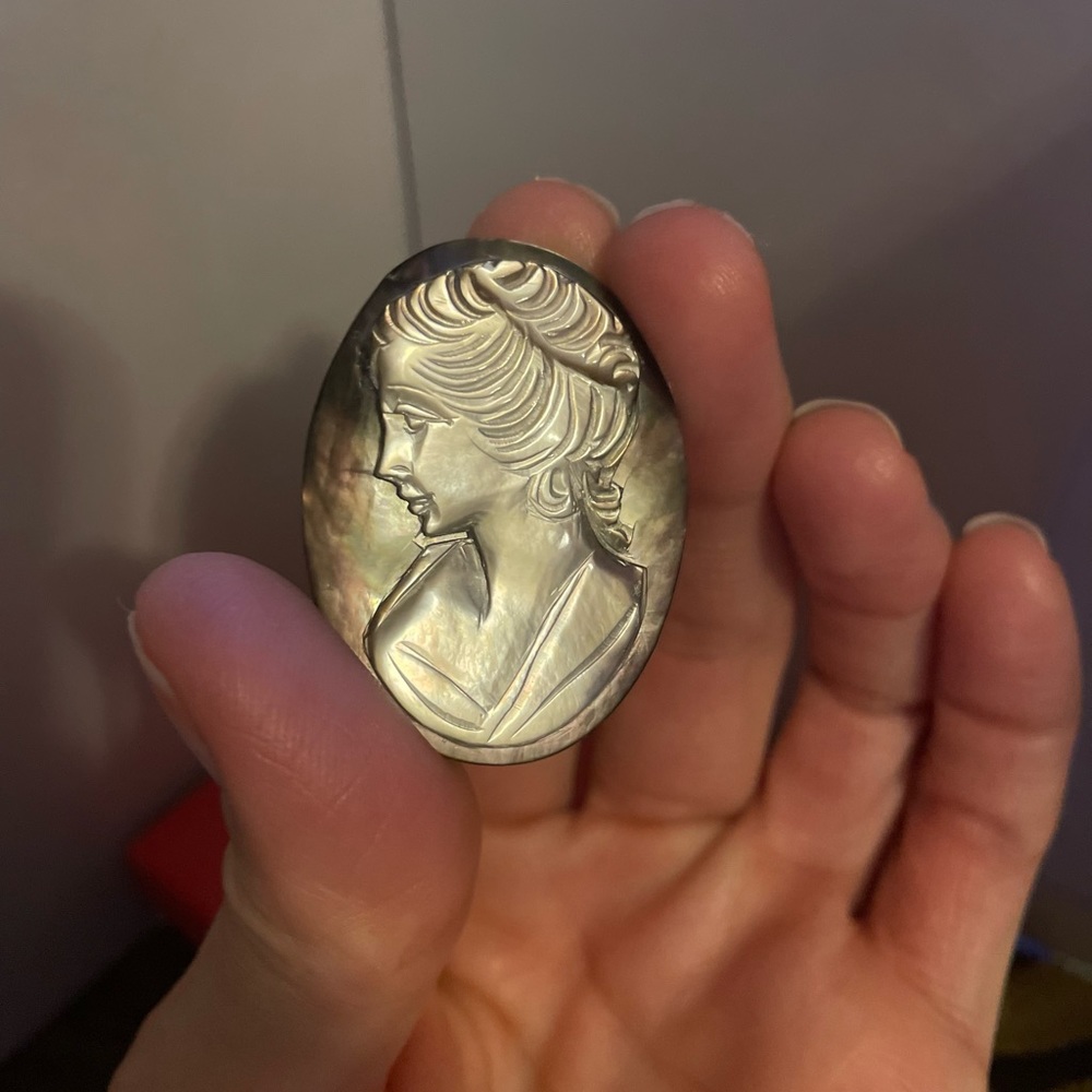 Gorgeous carved MOP Cameo